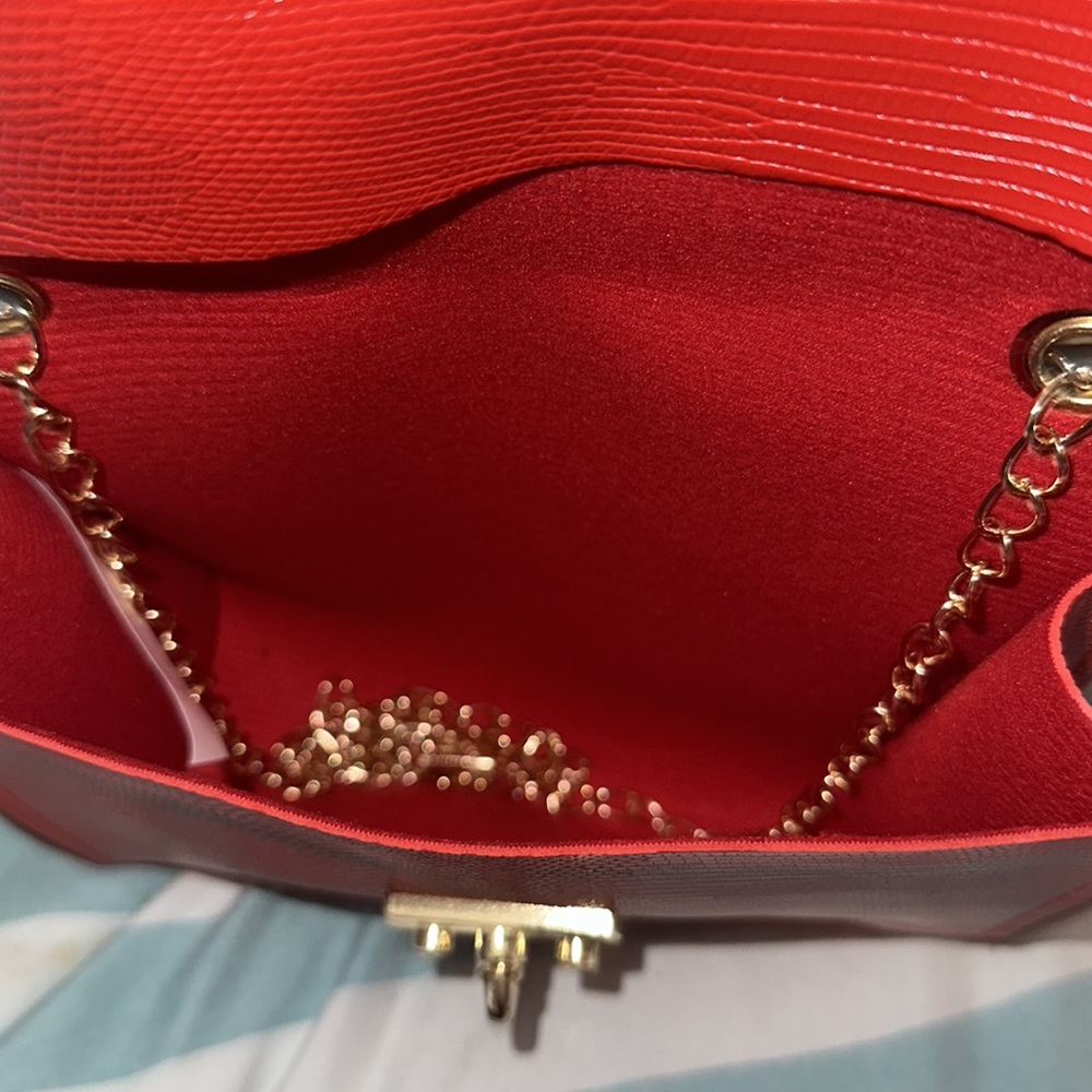 Red purse - Picture 3 of 3